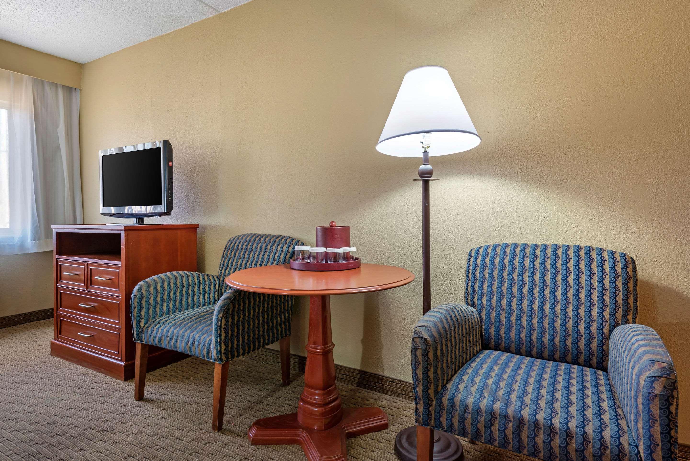 Clarion Hotel Conference Center - North Lexington Ngoại thất bức ảnh